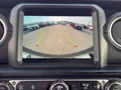 2023 Jeep Wrangler VUD 4x4 4 pts. Unlimited Sahara, MHEV, 3.6l, TA, piel, f. led, RA-18 (línea anterior)