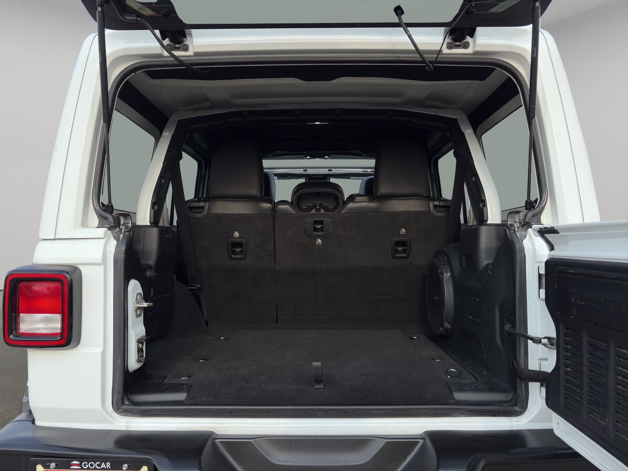 2023 Jeep Wrangler VUD 4x4 4 pts. Unlimited Sahara, MHEV, 3.6l, TA, piel, f. led, RA-18 (línea anterior)