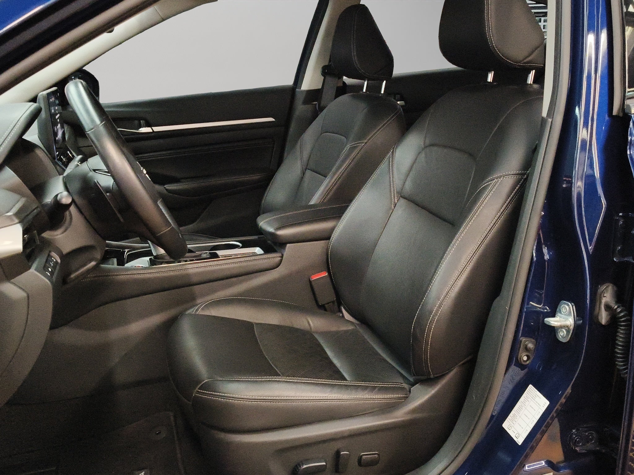 2023 Nissan Altima 4 pts. Exclusive, 2.0T, CVT, climatronic, QC, s. Bose, f. led, RA-19