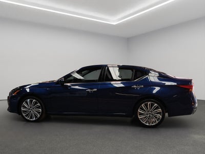 2023 Nissan Altima 4 pts. Exclusive, 2.0T, CVT, climatronic, QC, s. Bose, f. led, RA-19