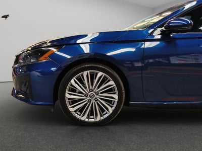 2023 Nissan Altima 4 pts. Exclusive, 2.0T, CVT, climatronic, QC, s. Bose, f. led, RA-19