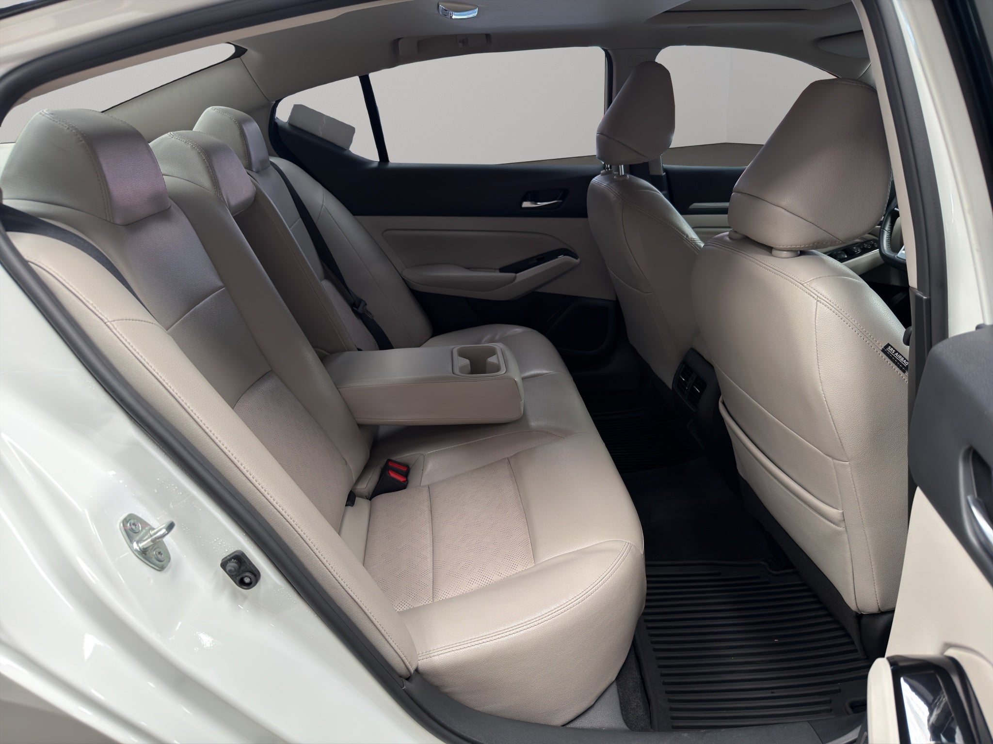 2023 Nissan Altima 4 pts. Exclusive, 2.0T, CVT, climatronic, QC, s. Bose, f. led, RA-19