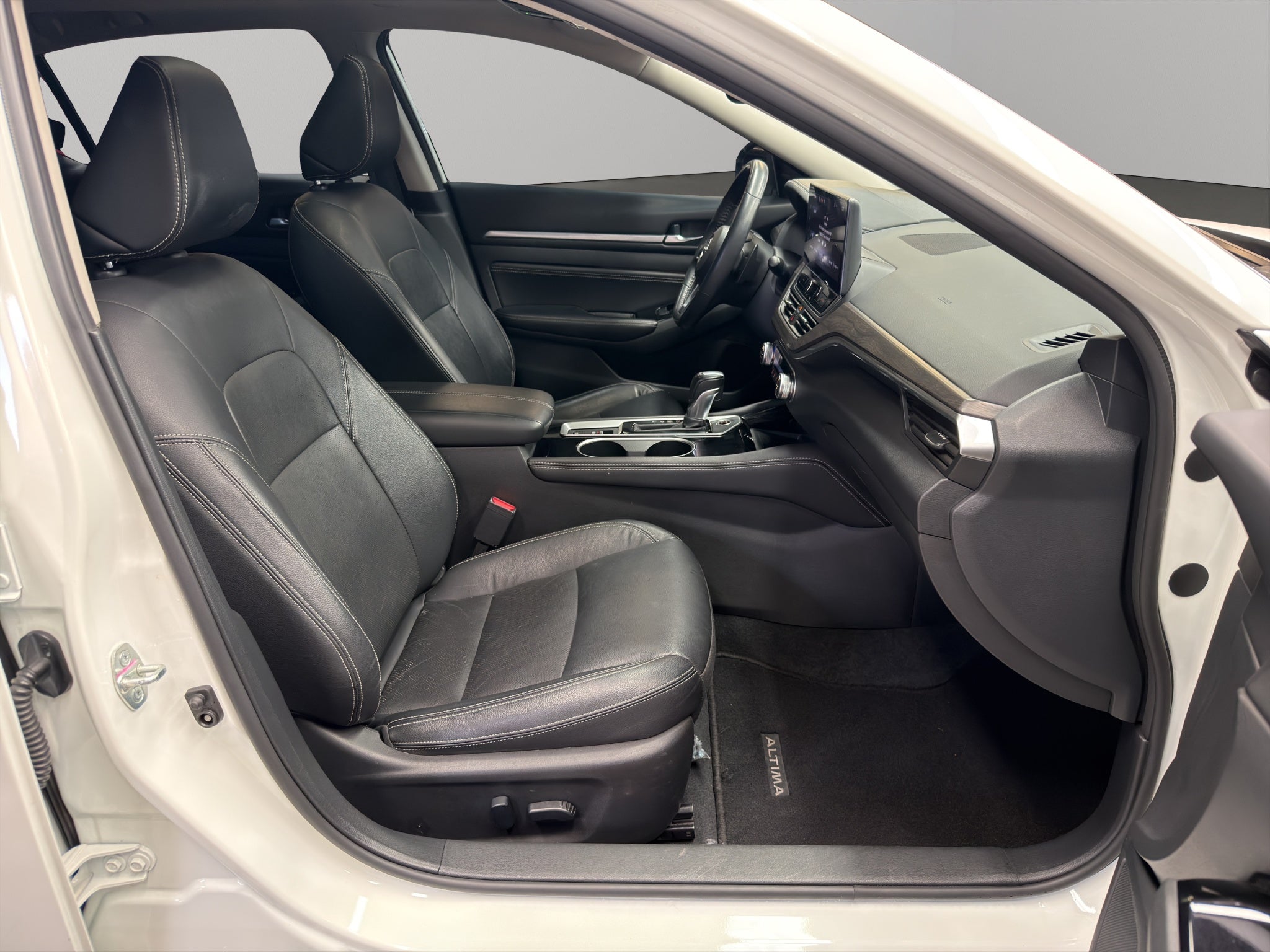 2023 Nissan Altima 4 pts. Exclusive, 2.0T, CVT, climatronic, QC, s. Bose, f. led, RA-19