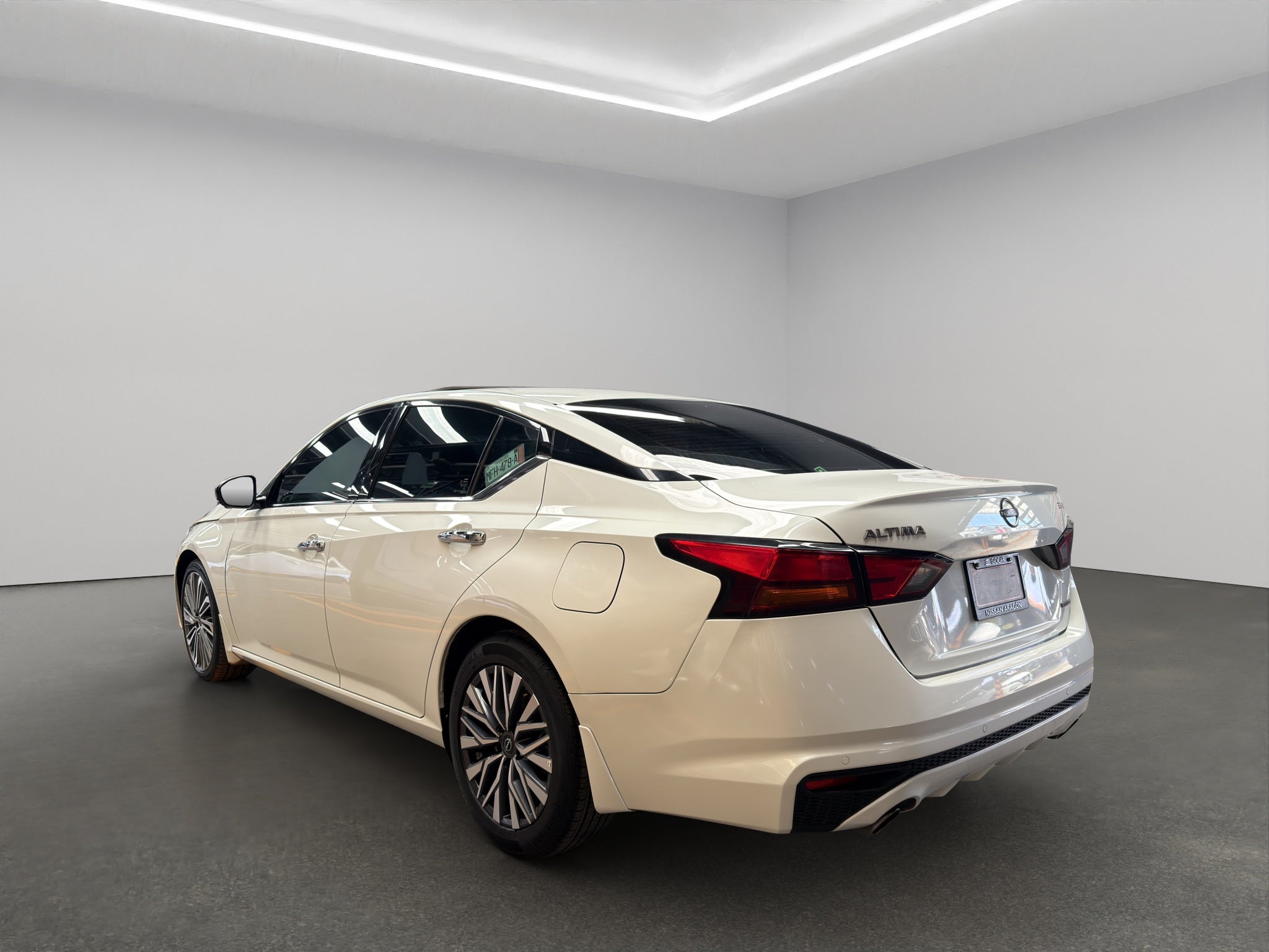 2023 Nissan Altima 4 pts. Exclusive, 2.0T, CVT, climatronic, QC, s. Bose, f. led, RA-19