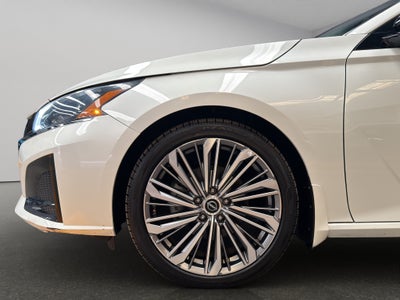 2023 Nissan Altima 4 pts. Exclusive, 2.0T, CVT, climatronic, QC, s. Bose, f. led, RA-19