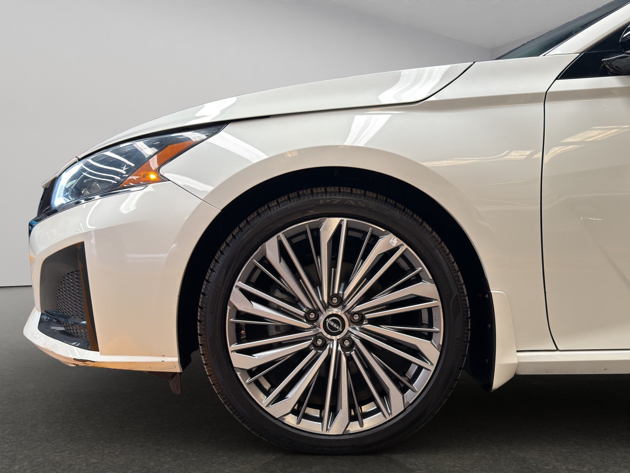 2023 Nissan Altima 4 pts. Exclusive, 2.0T, CVT, climatronic, QC, s. Bose, f. led, RA-19