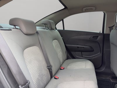 2016 Chevrolet Sonic 4 pts. LS, TM5, a/ac., VE del., R-15 (línea anterior)