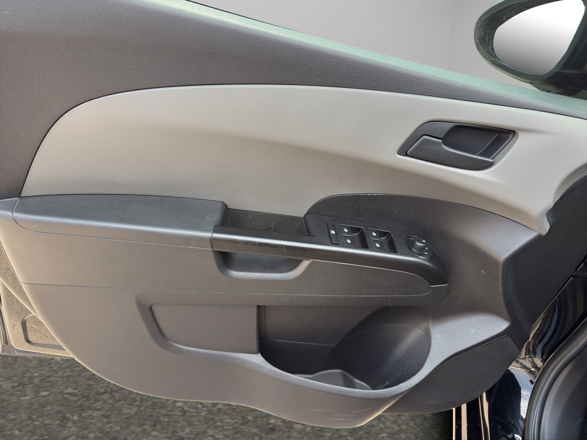 2016 Chevrolet Sonic 4 pts. LS, TM5, a/ac., VE del., R-15 (línea anterior)