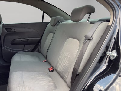 2016 Chevrolet Sonic 4 pts. LS, TM5, a/ac., VE del., R-15 (línea anterior)