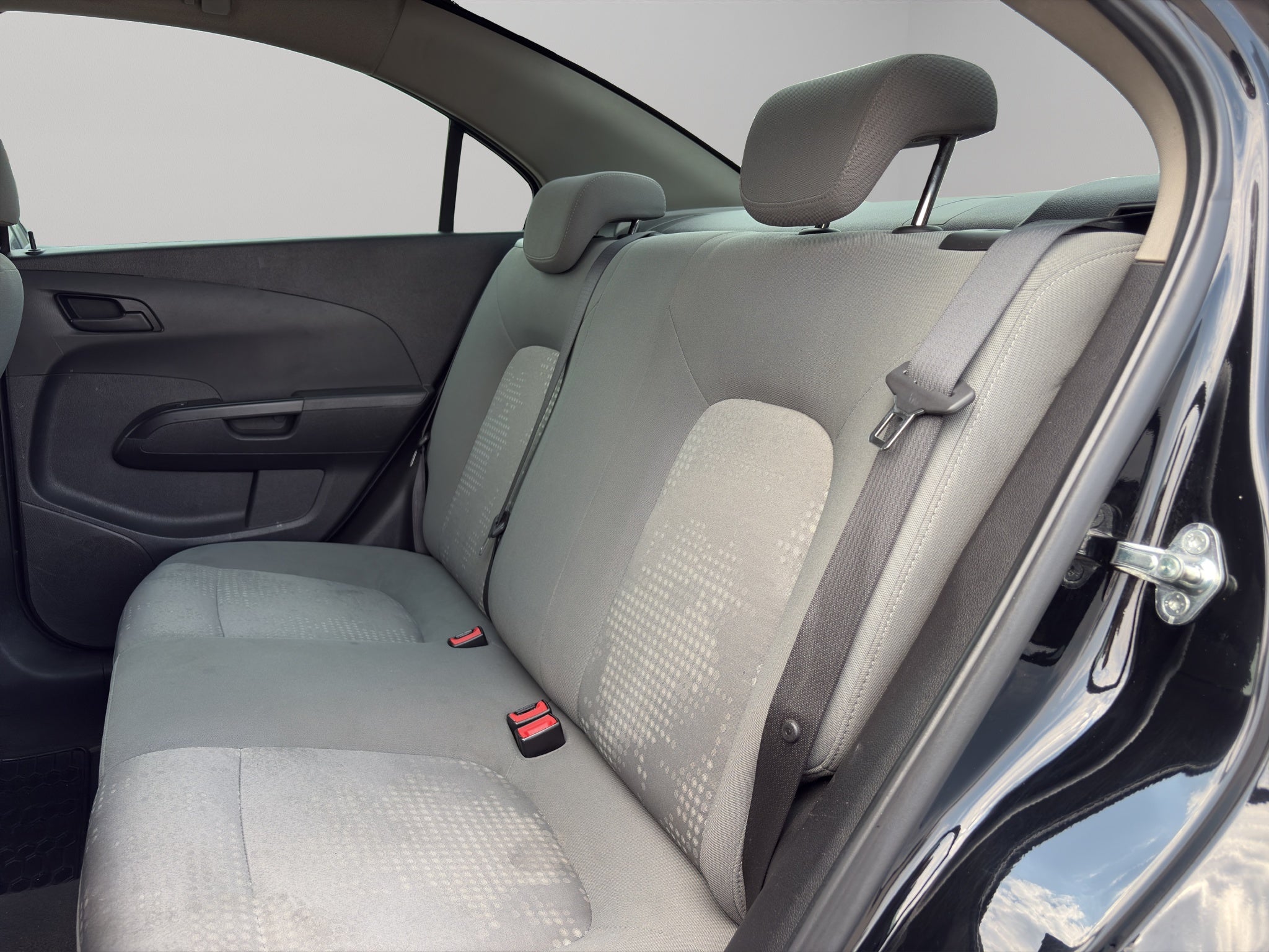 2016 Chevrolet Sonic 4 pts. LS, TM5, a/ac., VE del., R-15 (línea anterior)