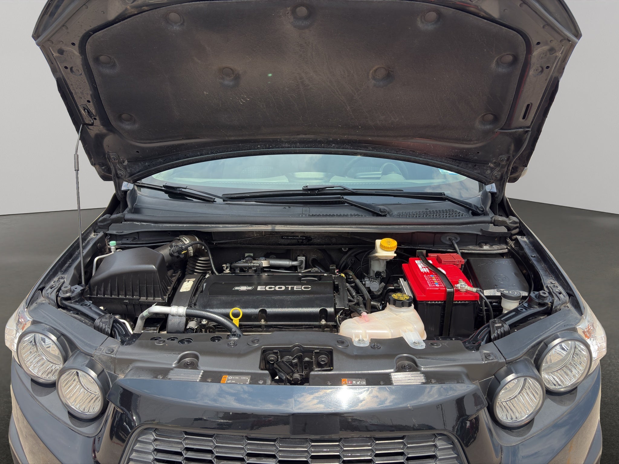 2016 Chevrolet Sonic 4 pts. LS, TM5, a/ac., VE del., R-15 (línea anterior)