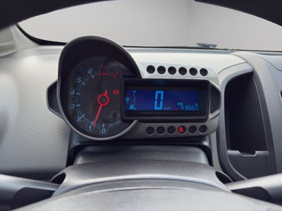 2016 Chevrolet Sonic 4 pts. LS, TM5, a/ac., VE del., R-15 (línea anterior)