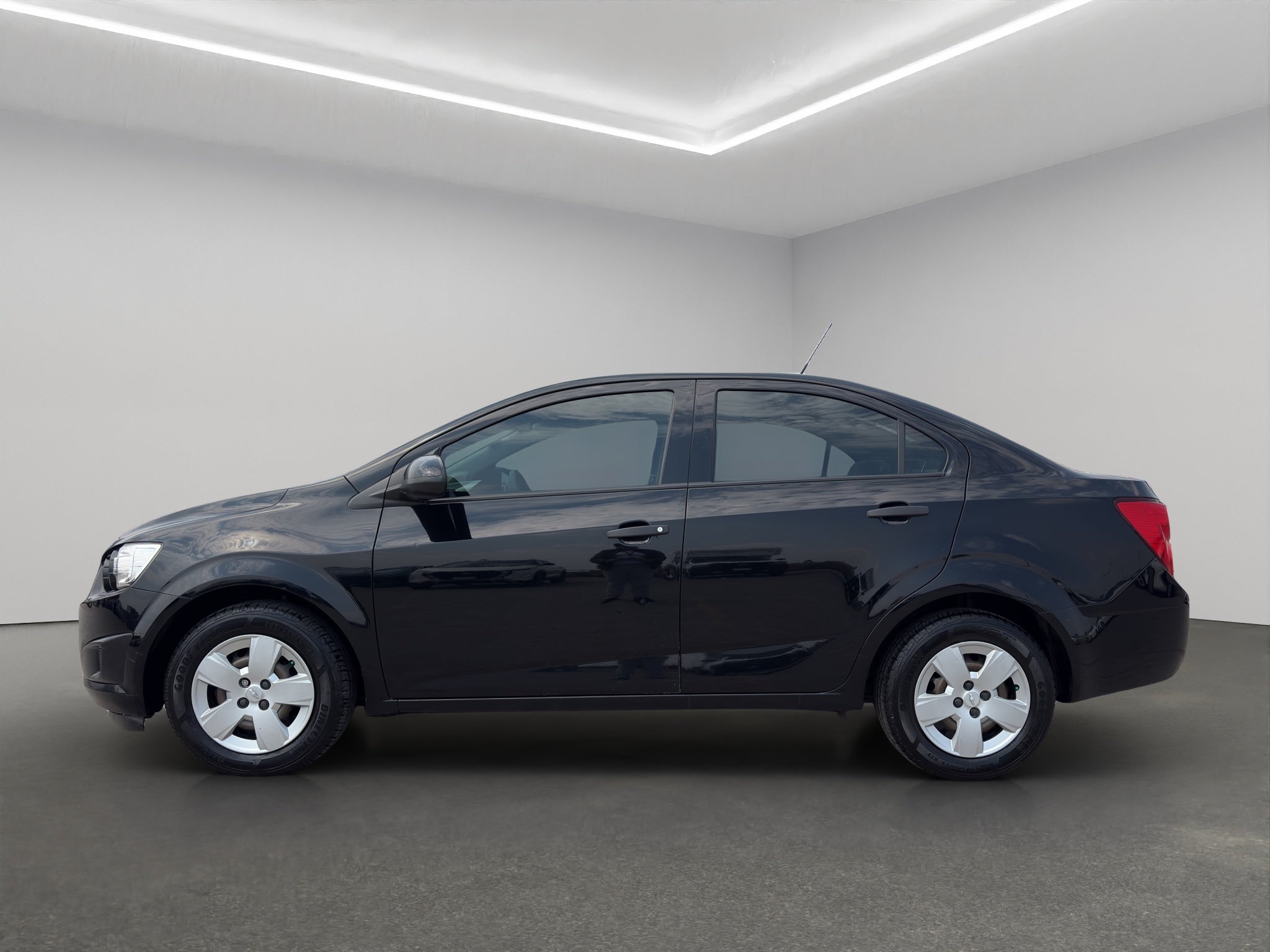 2016 Chevrolet Sonic 4 pts. LS, TM5, a/ac., VE del., R-15 (línea anterior)