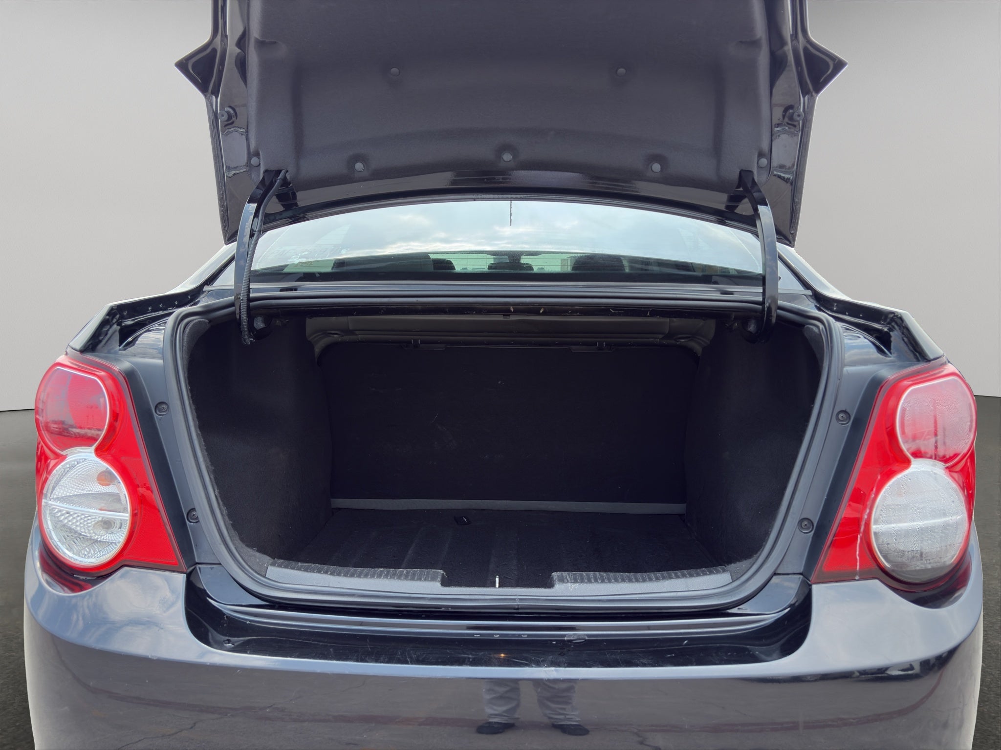 2016 Chevrolet Sonic 4 pts. LS, TM5, a/ac., VE del., R-15 (línea anterior)