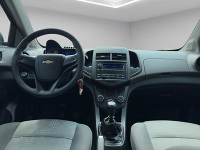 2016 Chevrolet Sonic 4 pts. LS, TM5, a/ac., VE del., R-15 (línea anterior)