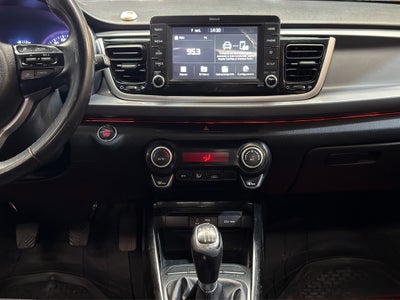 2018 Kia Rio 4 pts. EX, TM6, a/ac. Aut., VE, f. niebla, RA-15 (línea nueva)