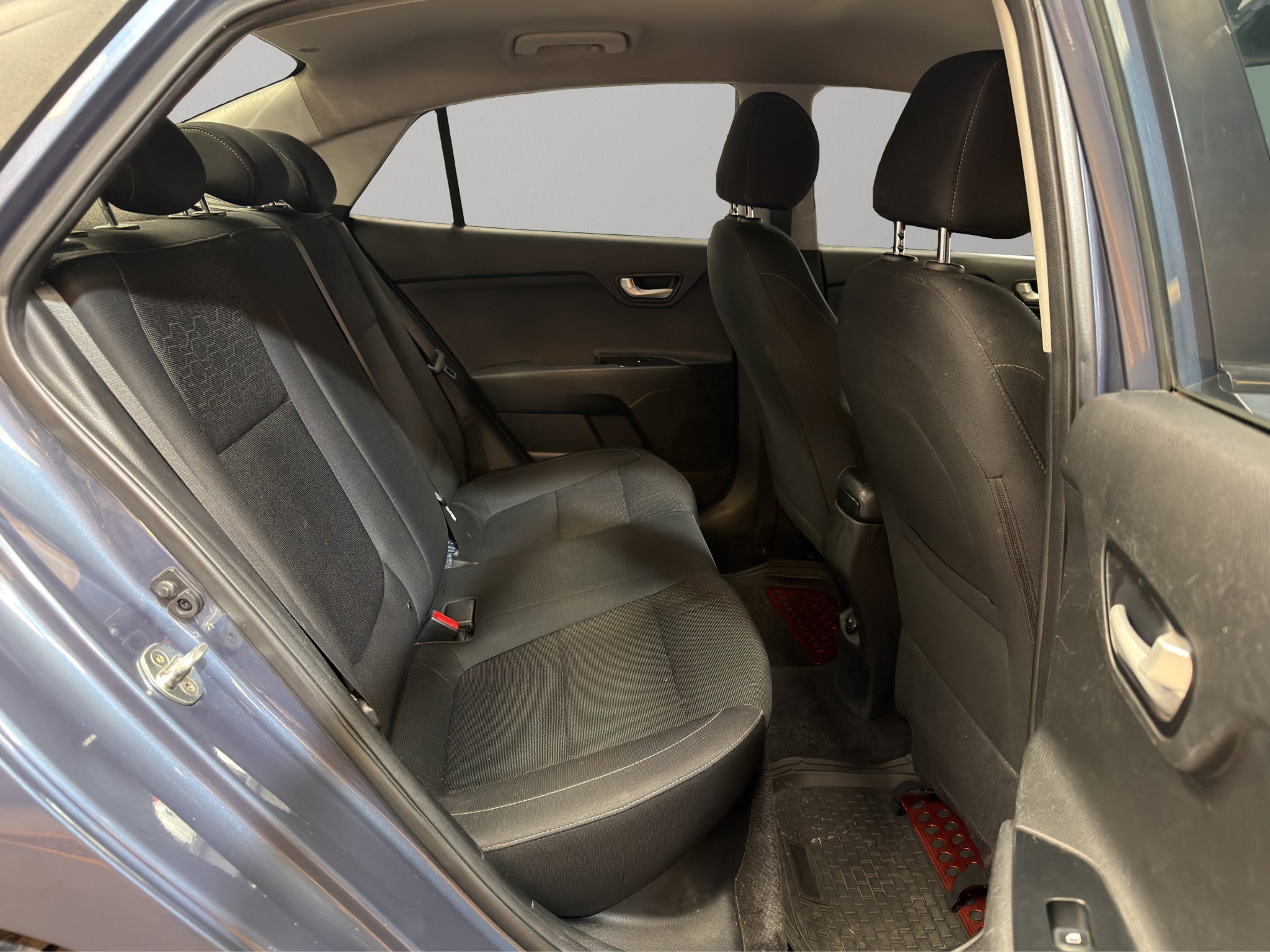 2018 Kia Rio 4 pts. EX, TM6, a/ac. Aut., VE, f. niebla, RA-15 (línea nueva)