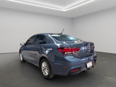 2018 Kia Rio 4 pts. EX, TM6, a/ac. Aut., VE, f. niebla, RA-15 (línea nueva)