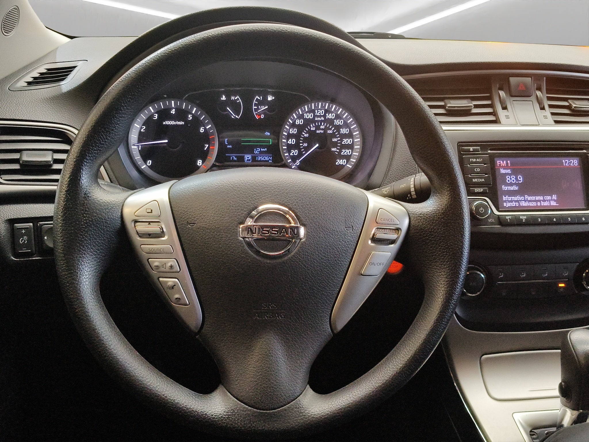 2016 Nissan Sentra 4 pts. Advance, CVT, a/ac., f. niebla, RA-16 (línea anterior)