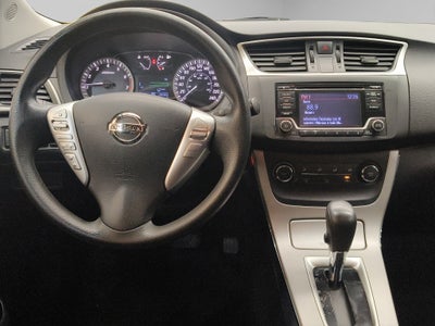 2016 Nissan Sentra 4 pts. Advance, CVT, a/ac., f. niebla, RA-16 (línea anterior)