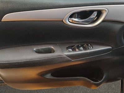 2016 Nissan Sentra 4 pts. Advance, CVT, a/ac., f. niebla, RA-16 (línea anterior)