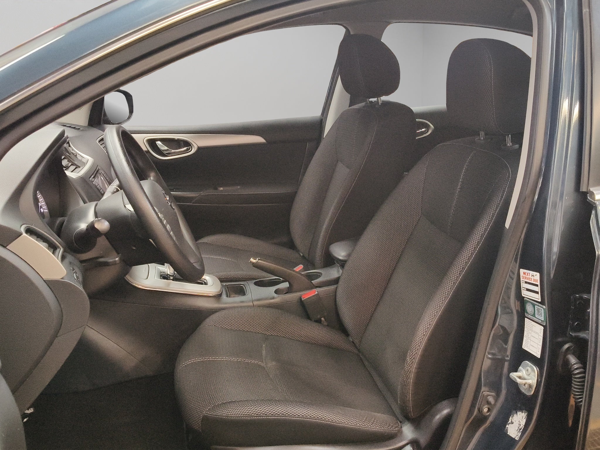 2016 Nissan Sentra 4 pts. Advance, CVT, a/ac., f. niebla, RA-16 (línea anterior)