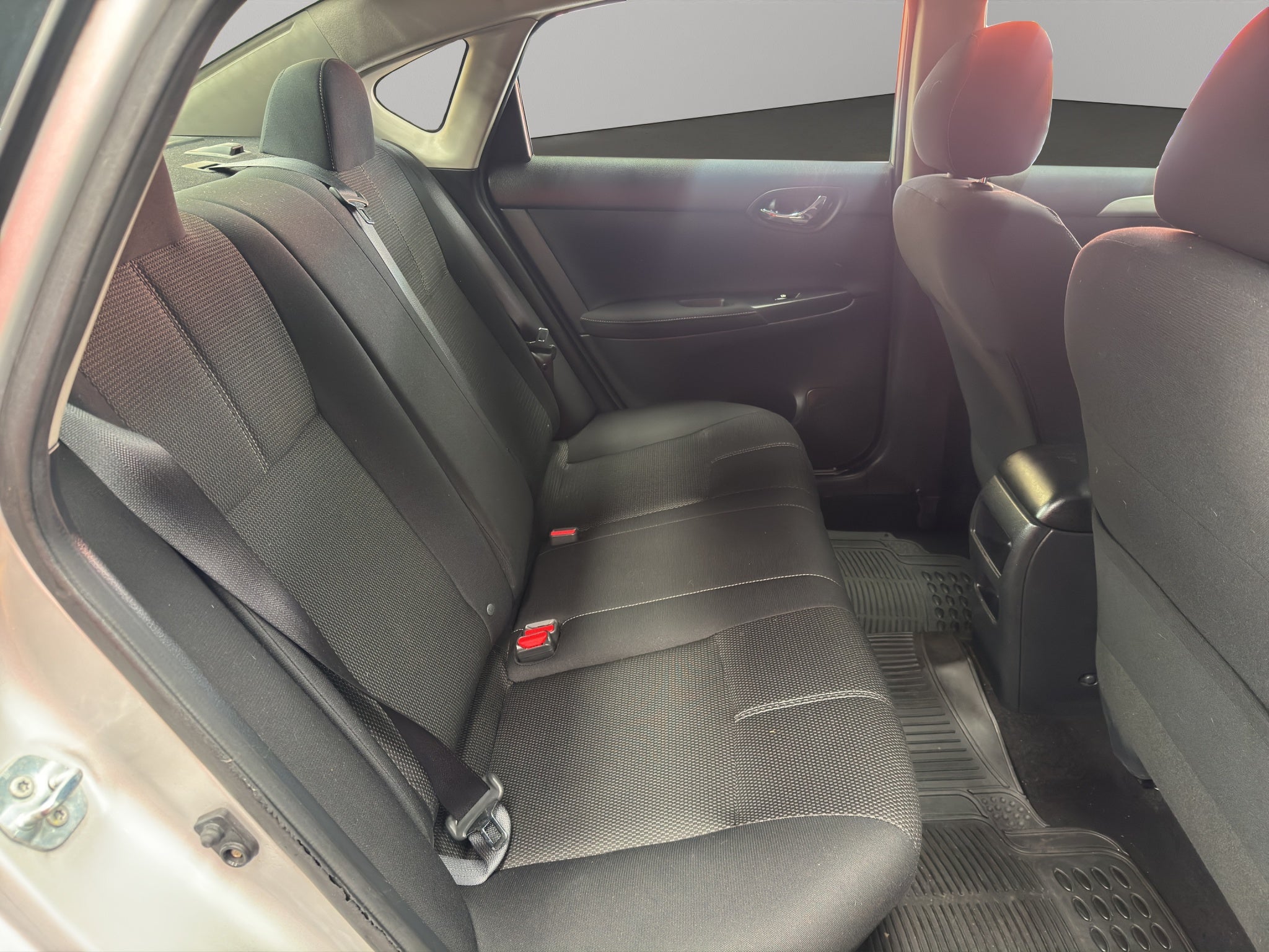 2017 Nissan Sentra 4 pts. Sense, CVT, a/ac., RA-16 (cambio de línea)