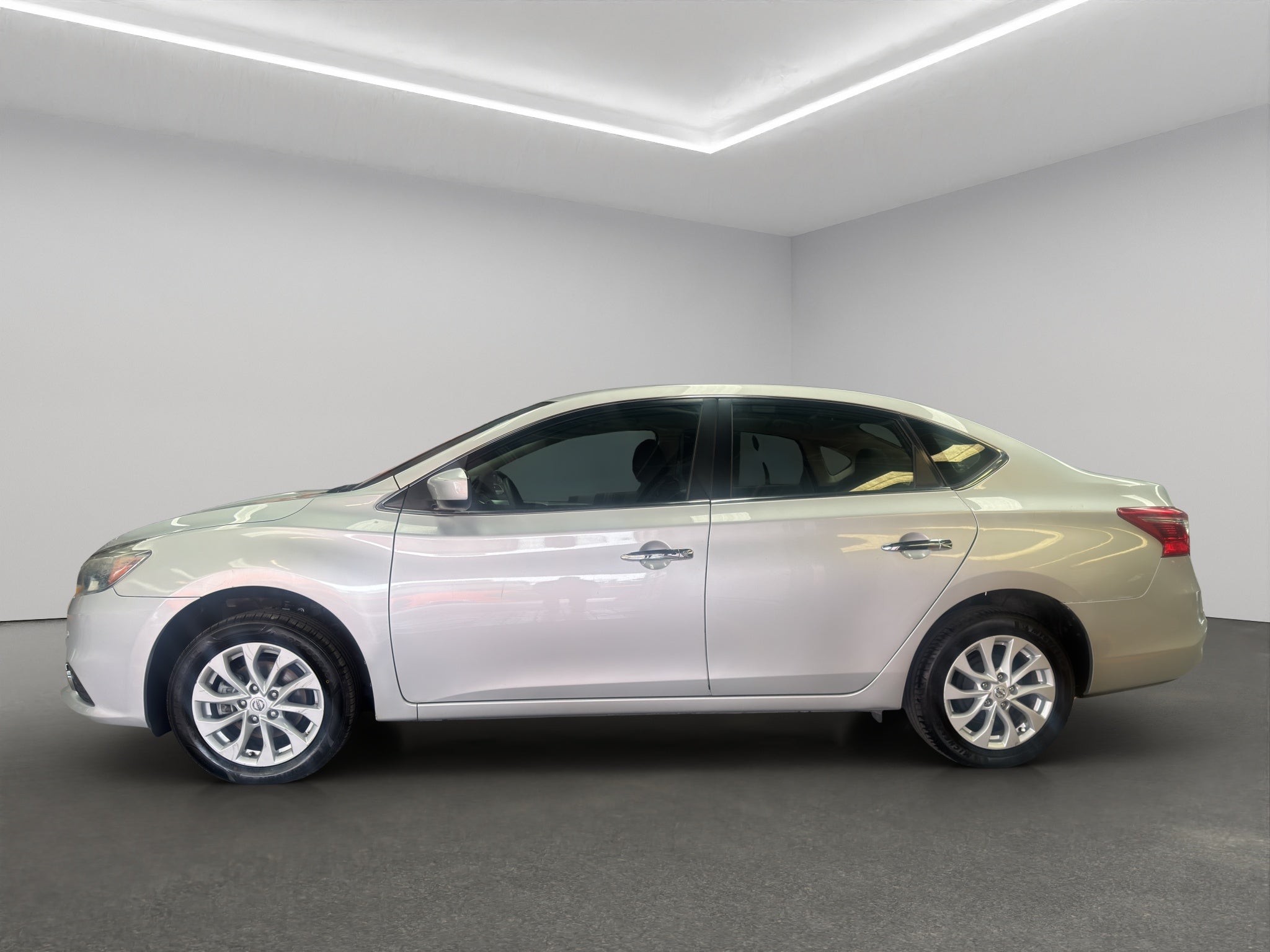 2017 Nissan Sentra 4 pts. Sense, CVT, a/ac., RA-16 (cambio de línea)