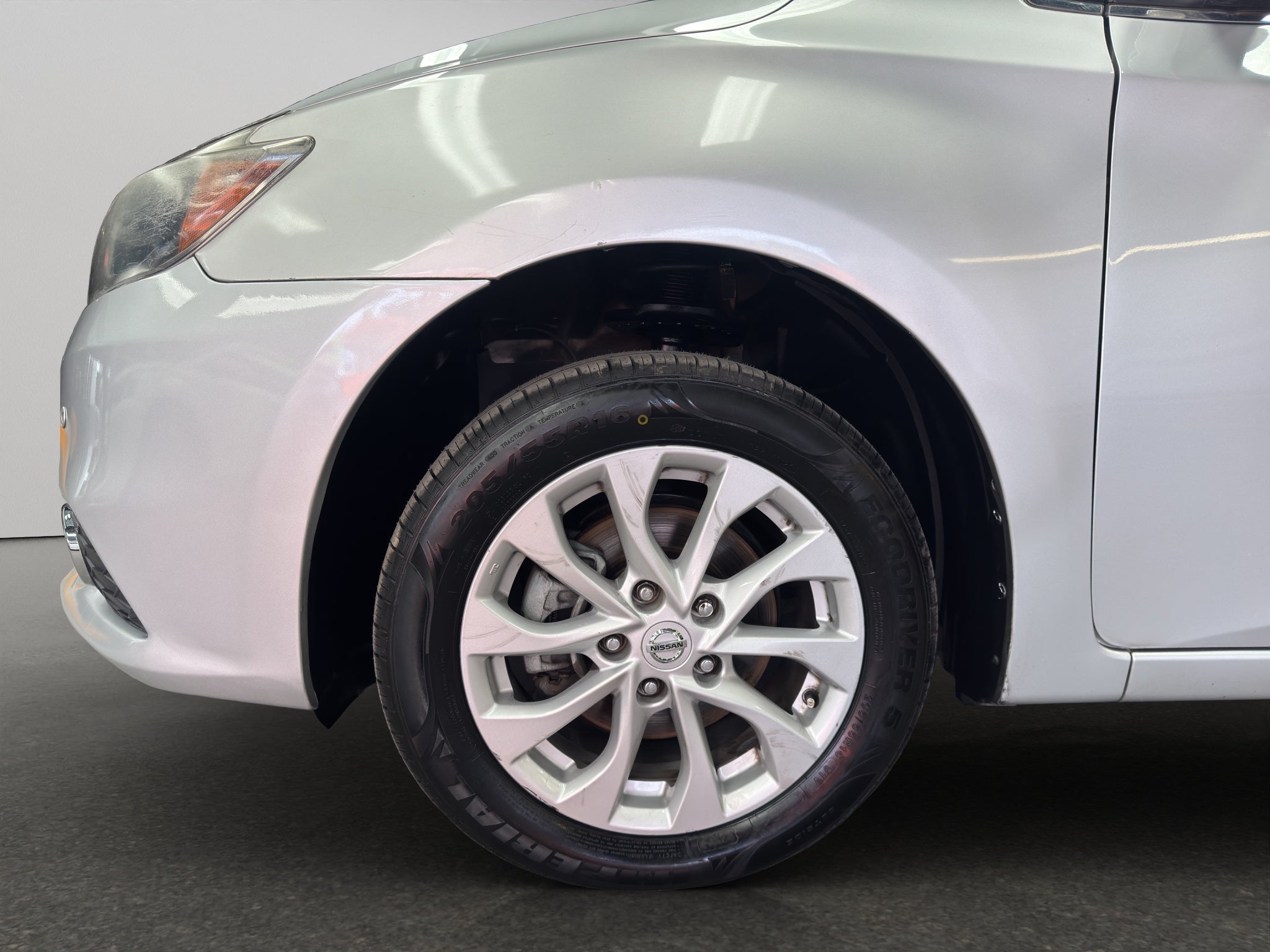 2017 Nissan Sentra 4 pts. Sense, CVT, a/ac., RA-16 (cambio de línea)