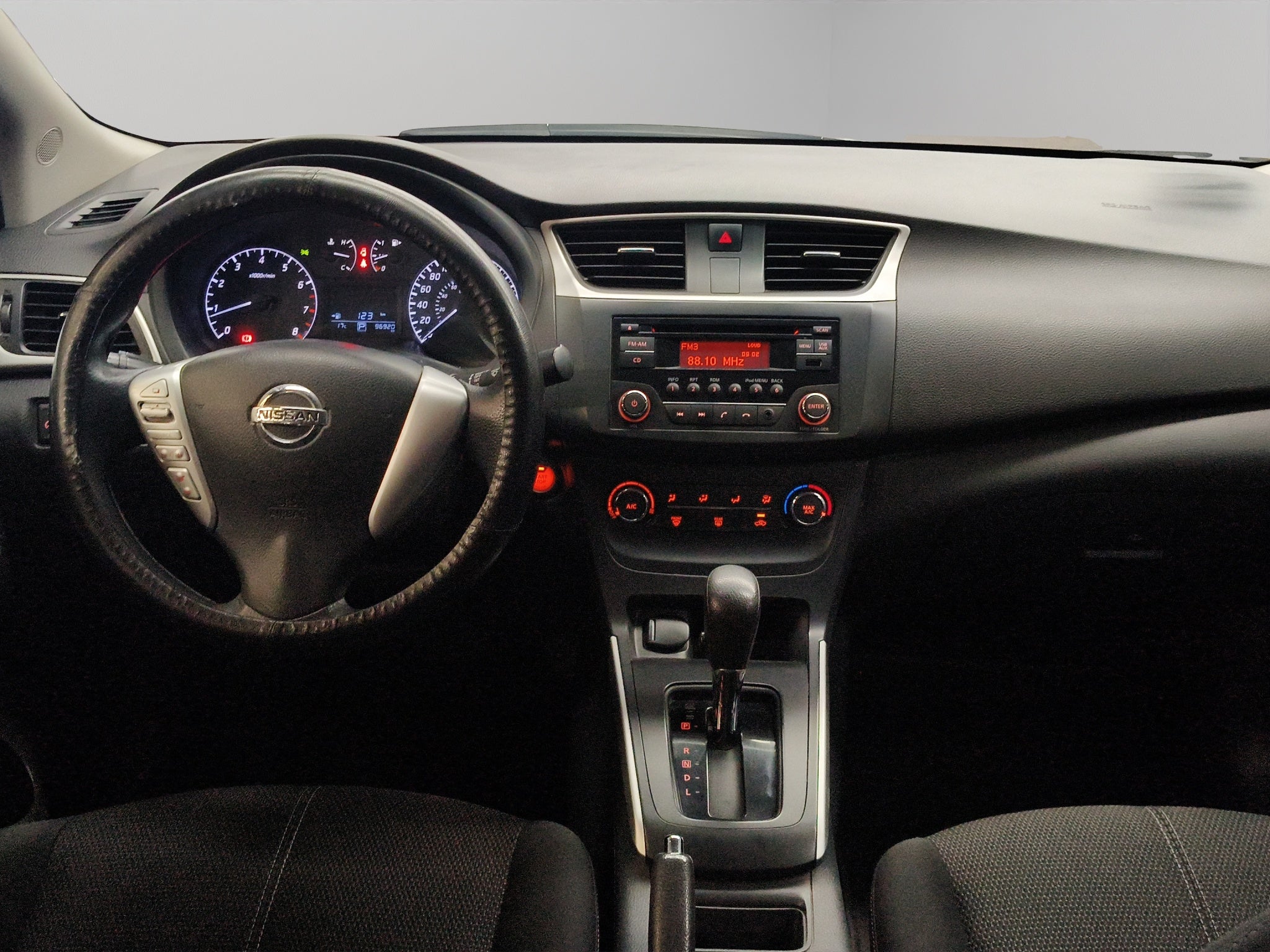 2017 Nissan Sentra 4 pts. Sense, CVT, a/ac., RA-16 (cambio de línea)