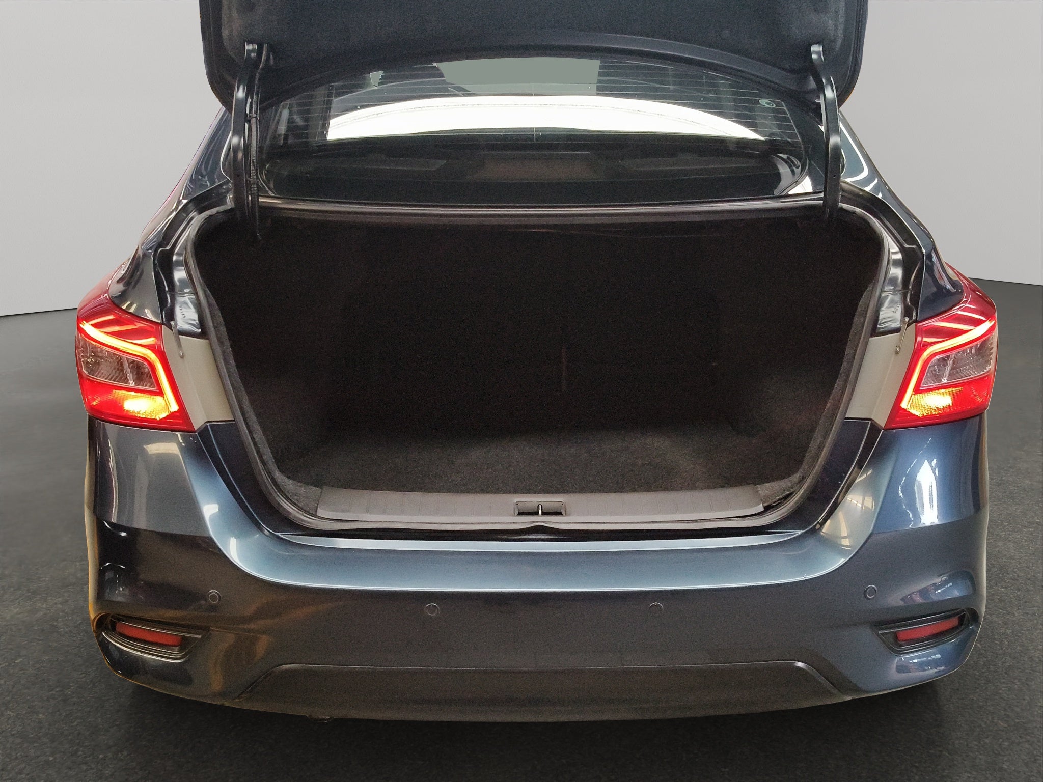2017 Nissan Sentra 4 pts. Sense, CVT, a/ac., RA-16 (cambio de línea)