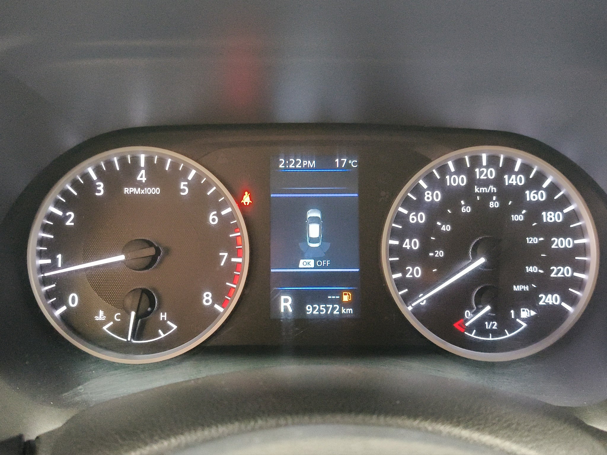 2020 Nissan Sentra 4 pts. Advance, CVT, a/ac., f. niebla, RA-16 (línea anterior)