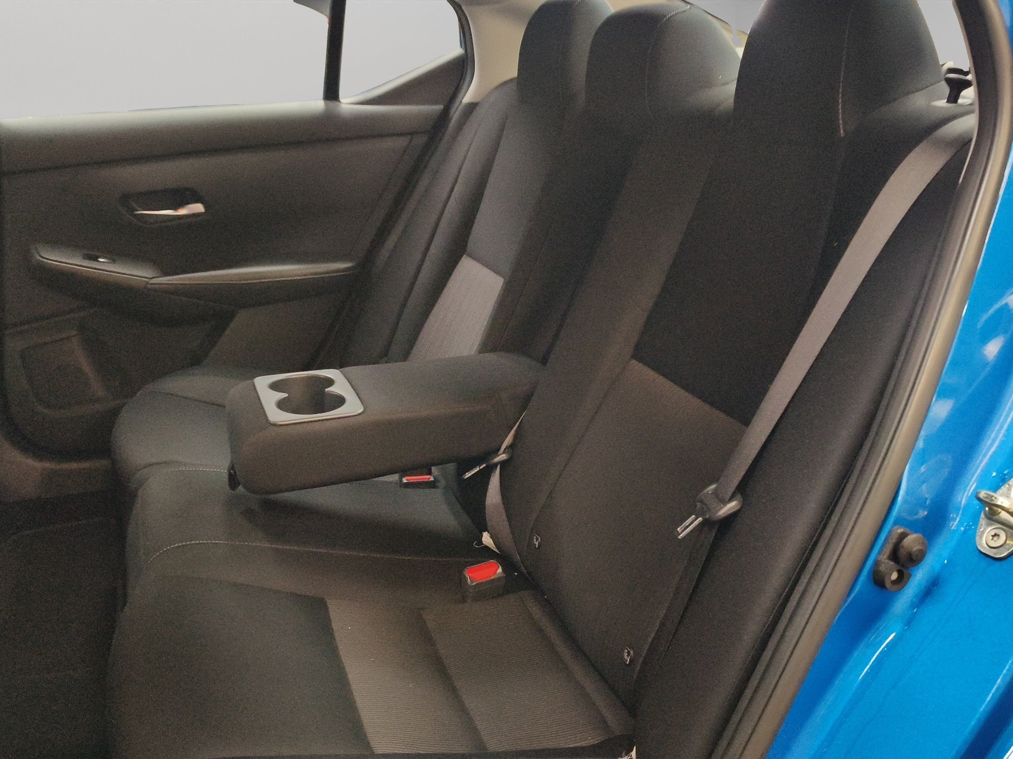 2020 Nissan Sentra 4 pts. Advance, CVT, a/ac., f. niebla, RA-16 (línea anterior)