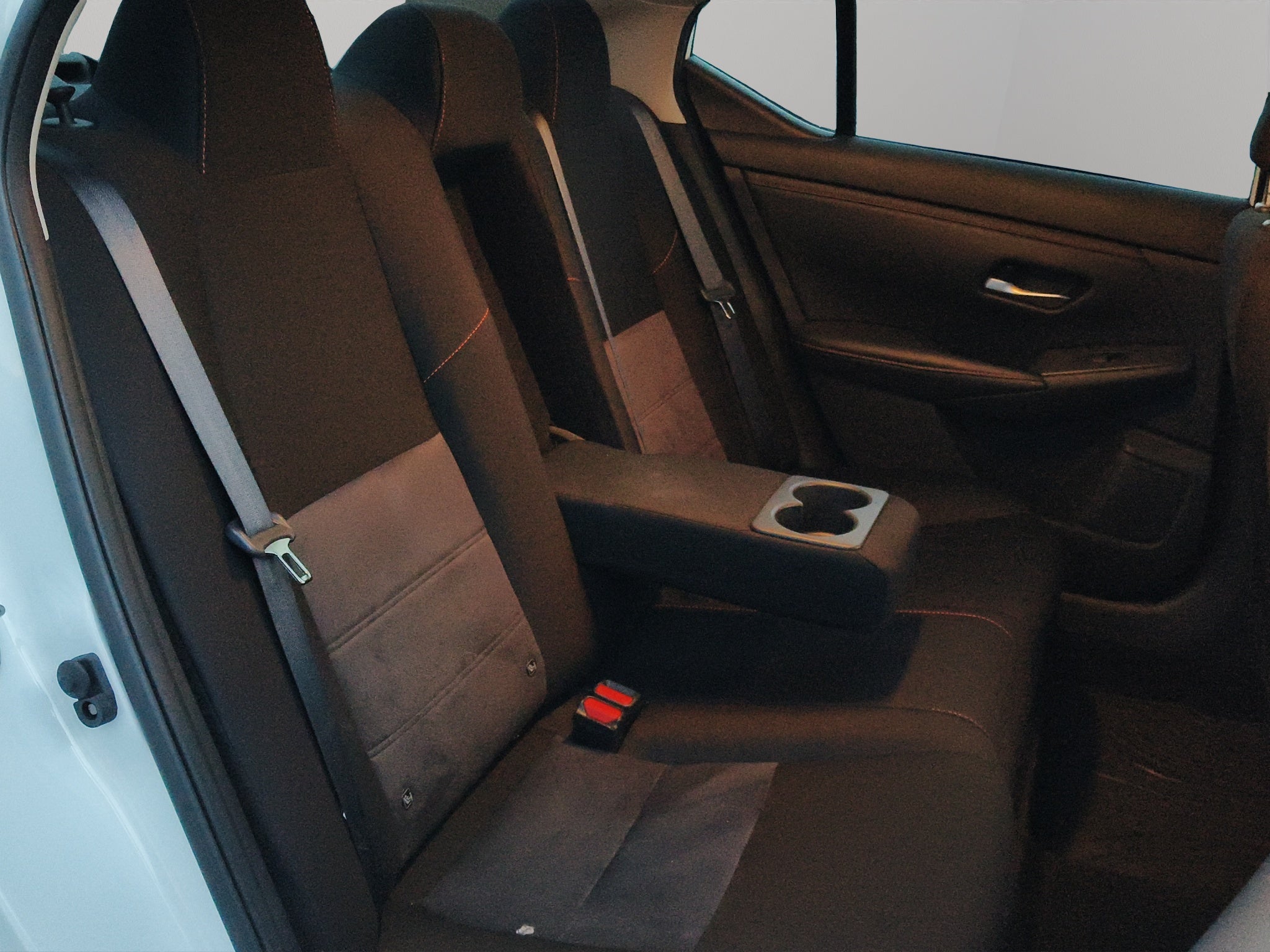 2024 Nissan Sentra 4 pts. SR, TA, a/ac., QC, s. Bose, f. led, RA-18