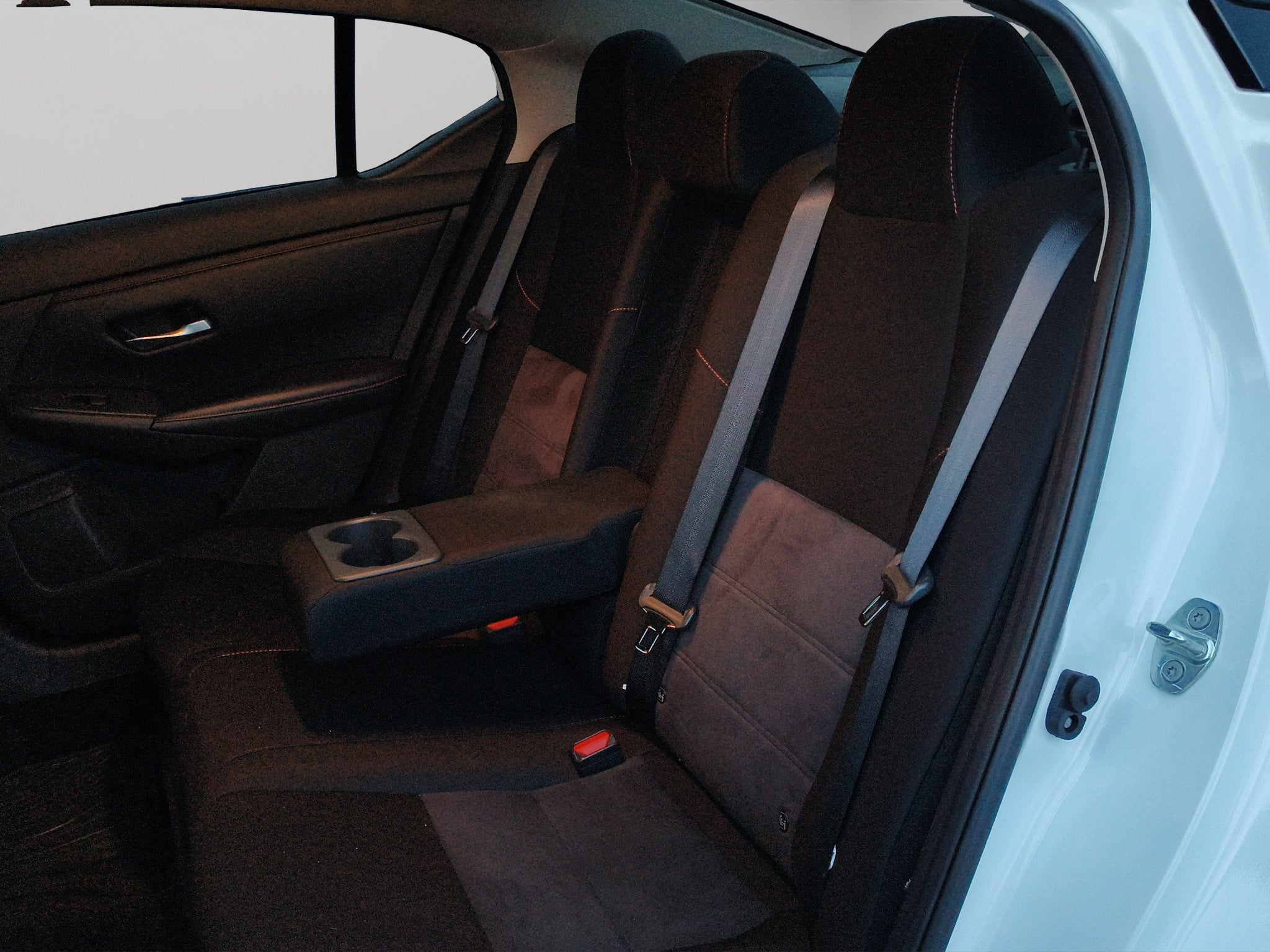 2024 Nissan Sentra 4 pts. SR, TA, a/ac., QC, s. Bose, f. led, RA-18