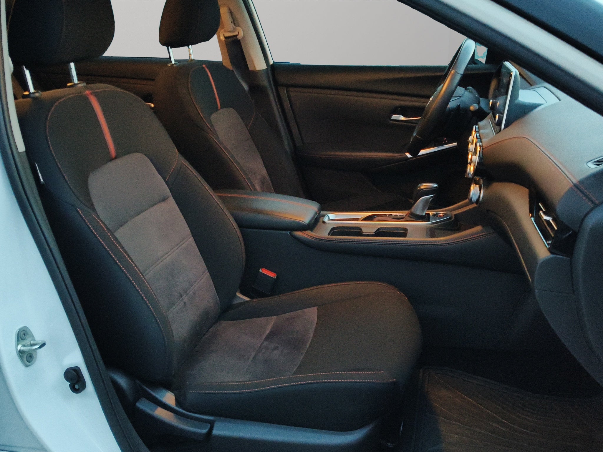 2024 Nissan Sentra 4 pts. SR, TA, a/ac., QC, s. Bose, f. led, RA-18