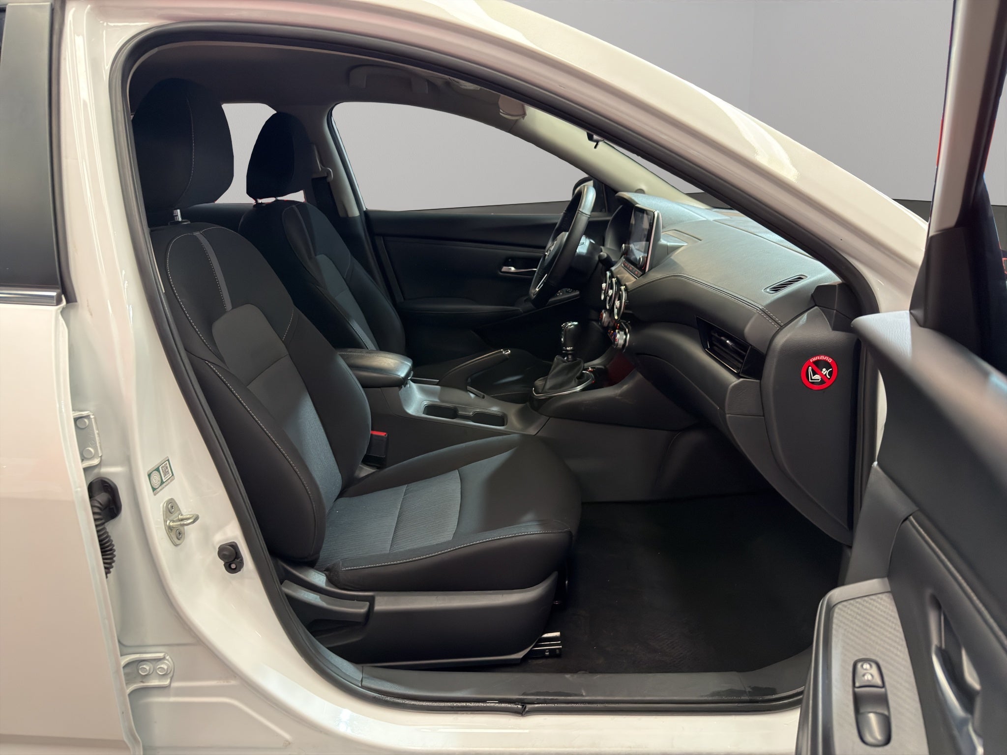 2024 Nissan Sentra 4 pts. Advance, TM6, a/ac., f. niebla, RA-16