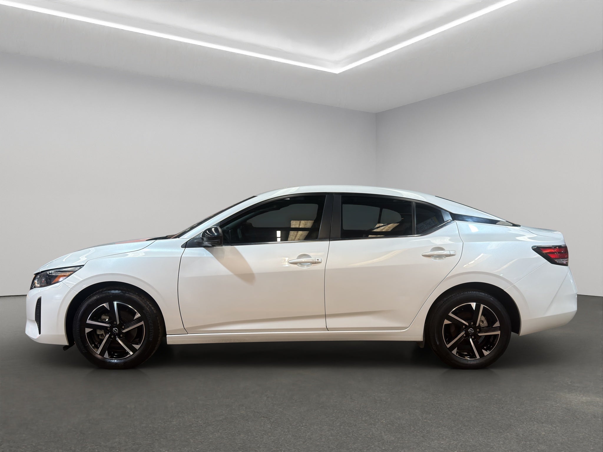 2024 Nissan Sentra 4 pts. Advance, TM6, a/ac., f. niebla, RA-16