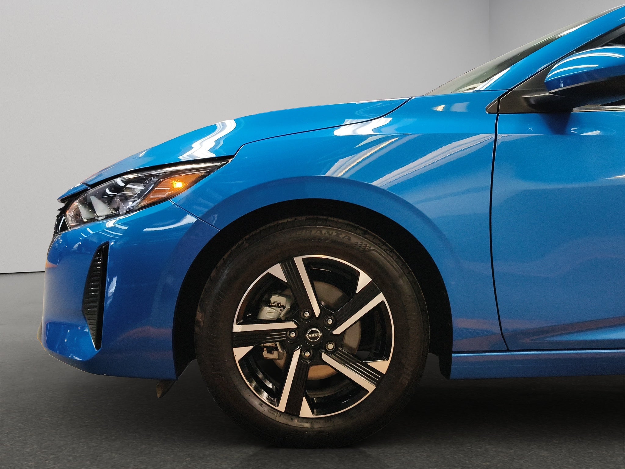 2024 Nissan Sentra 4 pts. Sense, TM6, a/ac., RA-16