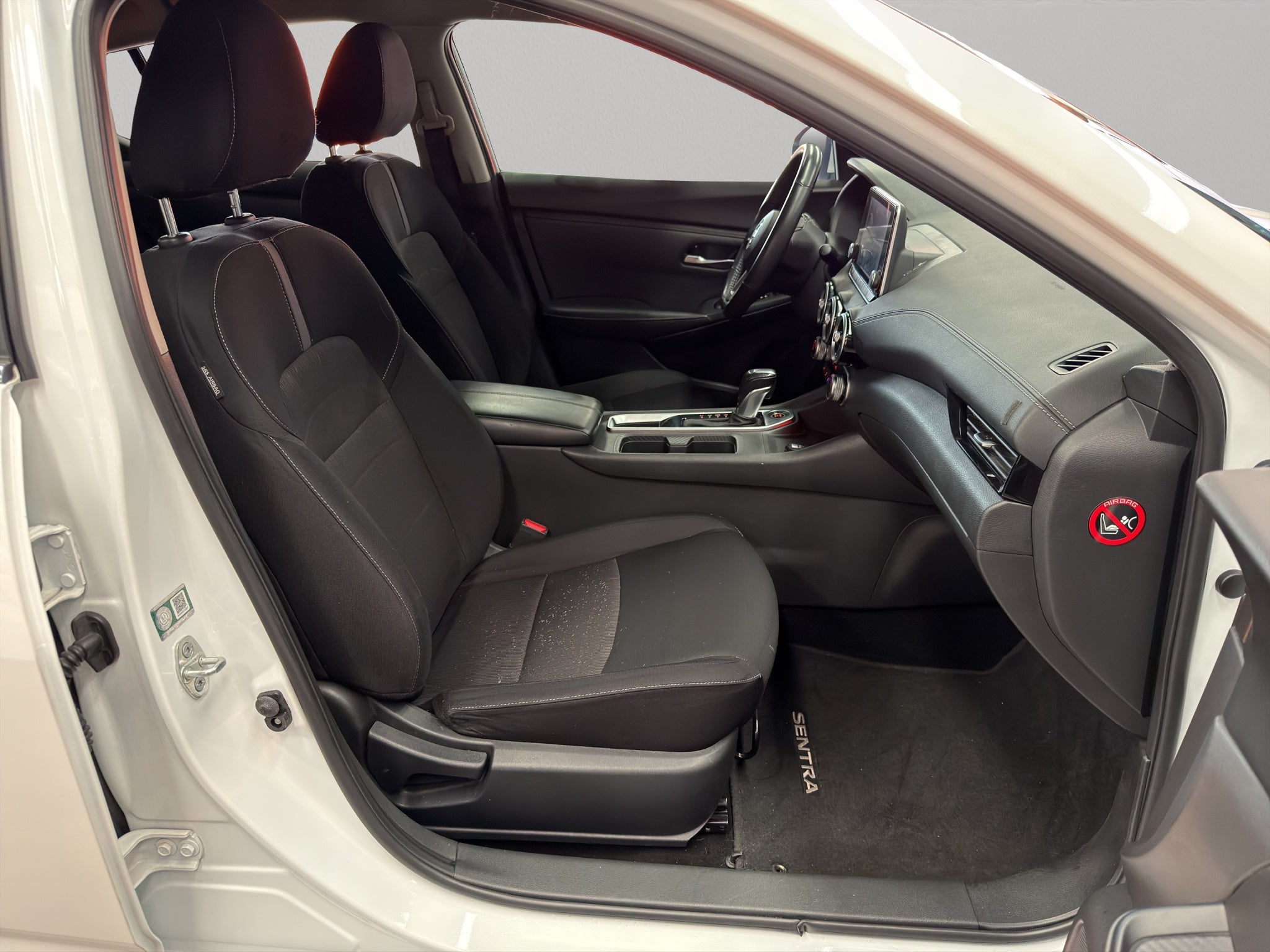 2023 Nissan Sentra 4 pts. Advance, CVT, a/ac., f. niebla, RA-16