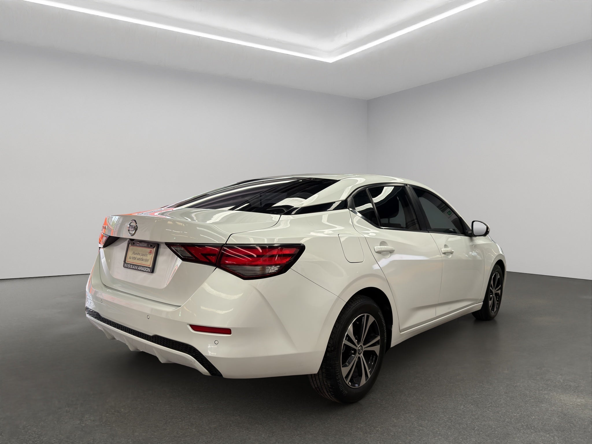 2023 Nissan Sentra 4 pts. Advance, CVT, a/ac., f. niebla, RA-16