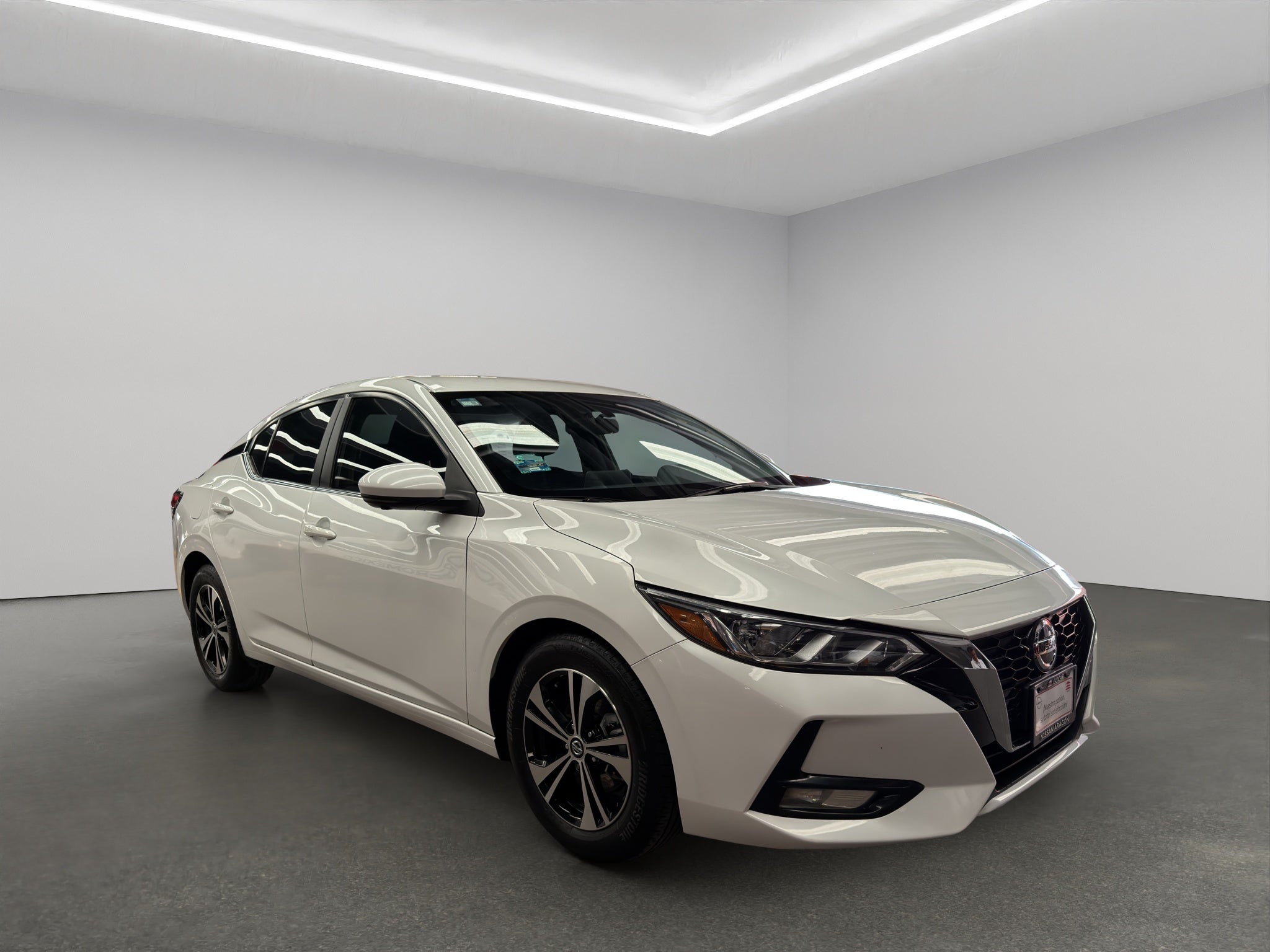 2023 Nissan Sentra 4 pts. Advance, CVT, a/ac., f. niebla, RA-16