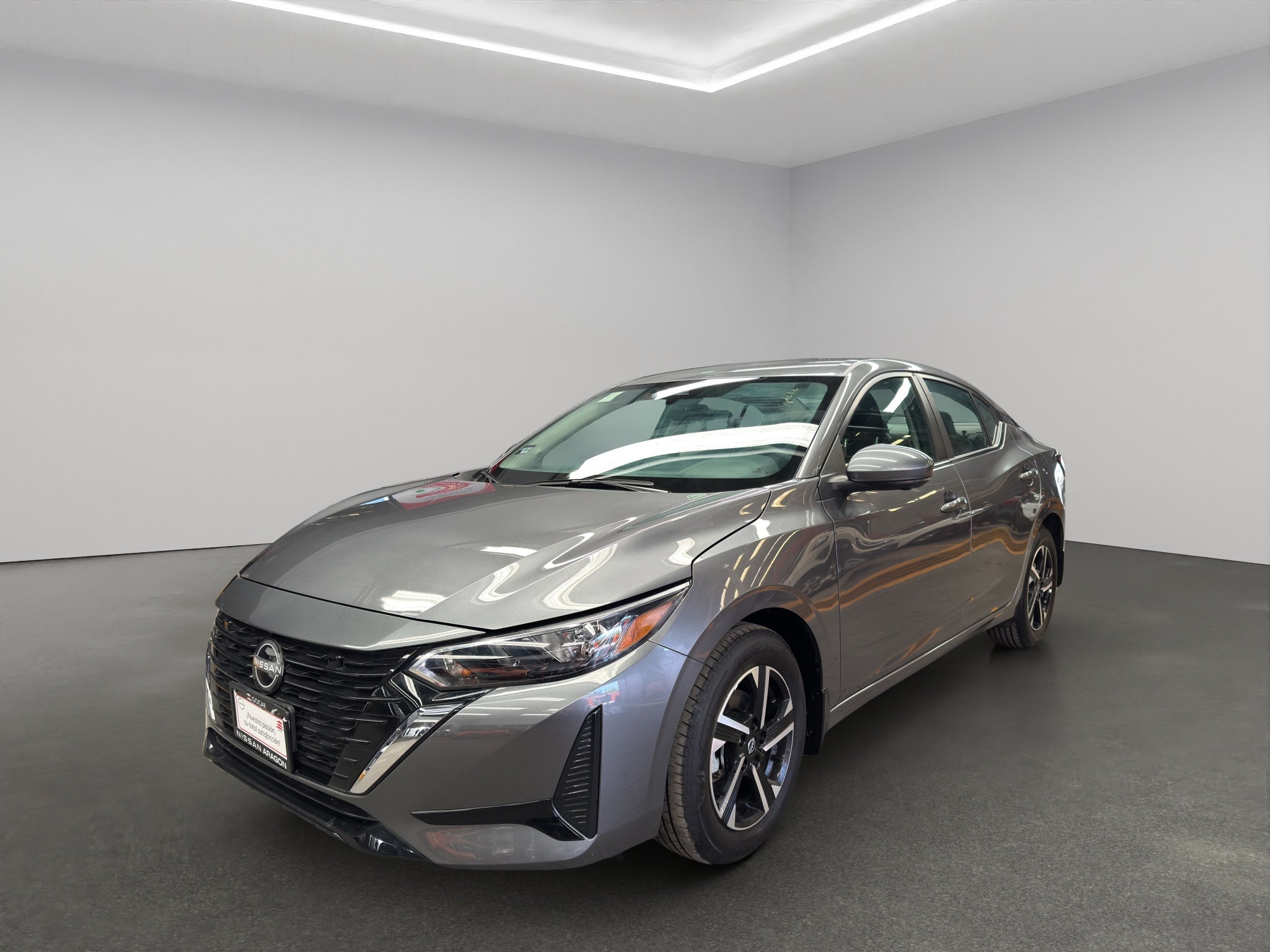 2025 Nissan Sentra 4 pts. Advance, TM6, a/ac., f. niebla, RA-16 (línea anterior)