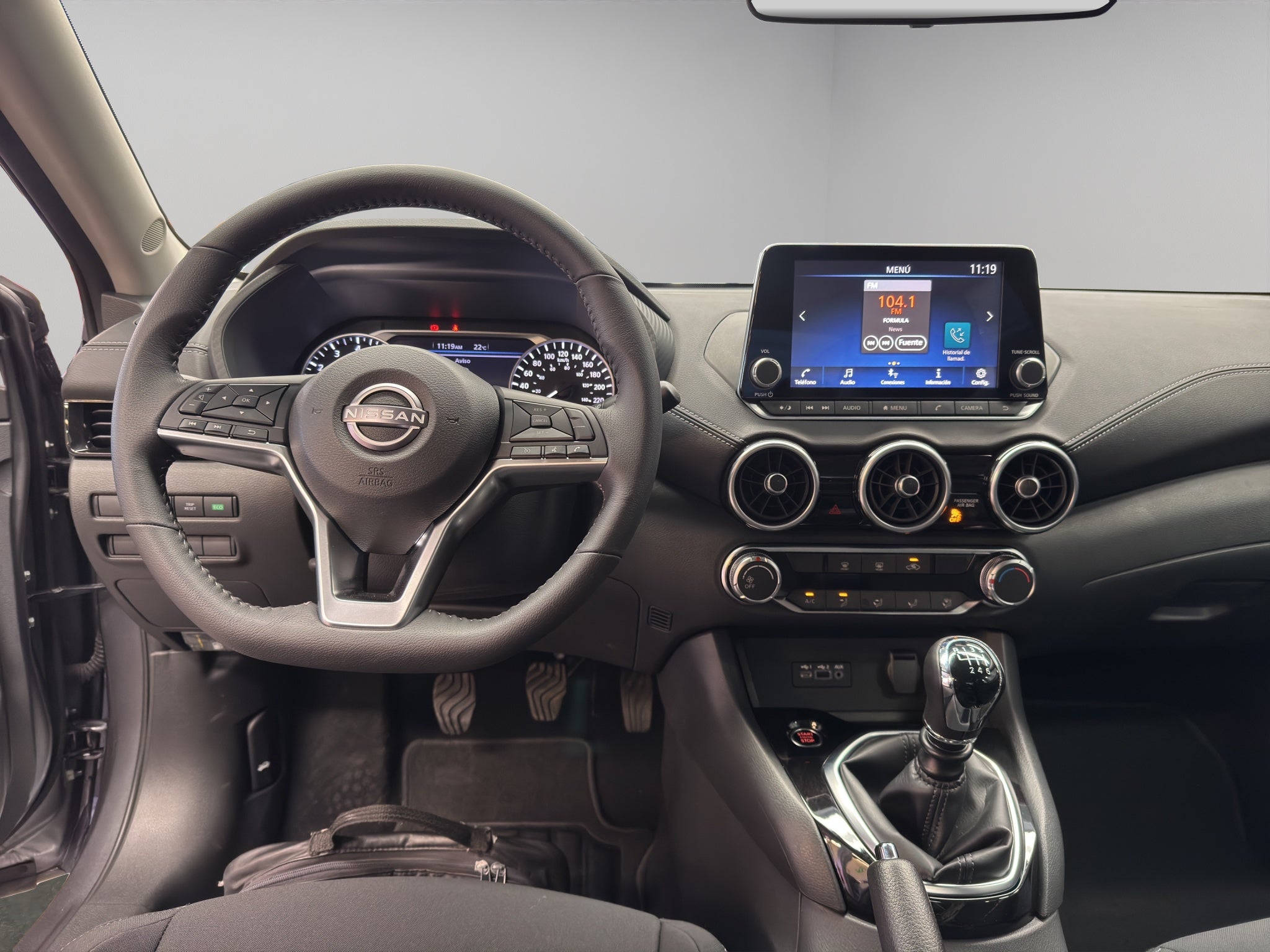 2025 Nissan Sentra 4 pts. Advance, TM6, a/ac., f. niebla, RA-16 (línea anterior)