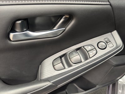 2025 Nissan Sentra 4 pts. Advance, TM6, a/ac., f. niebla, RA-16 (línea anterior)