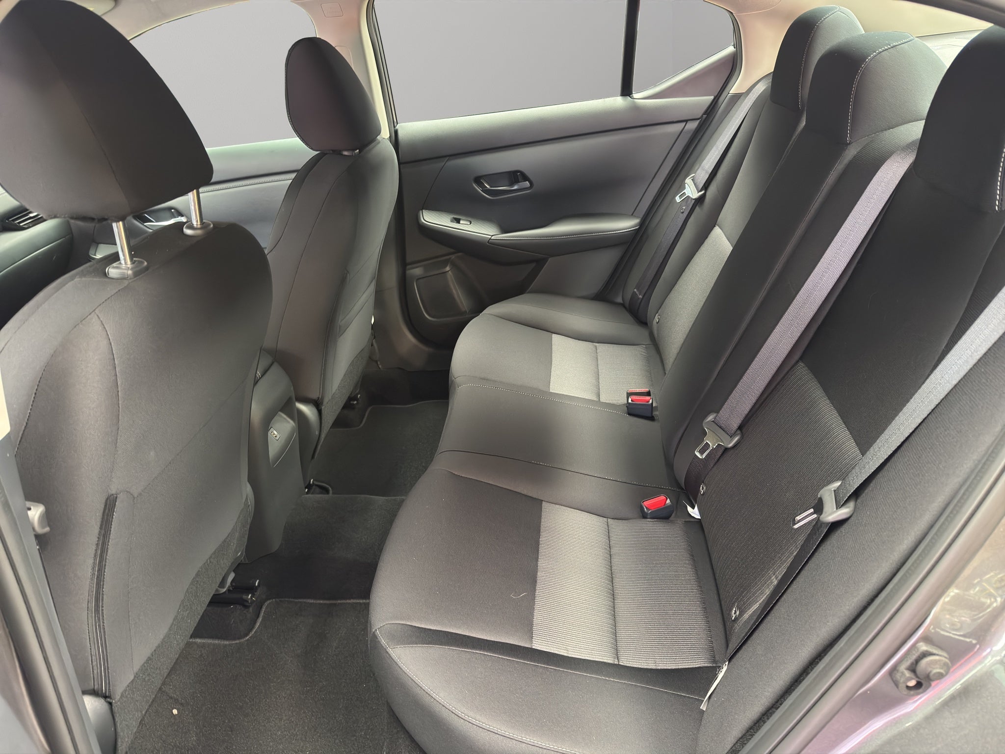 2025 Nissan Sentra 4 pts. Advance, TM6, a/ac., f. niebla, RA-16 (línea anterior)