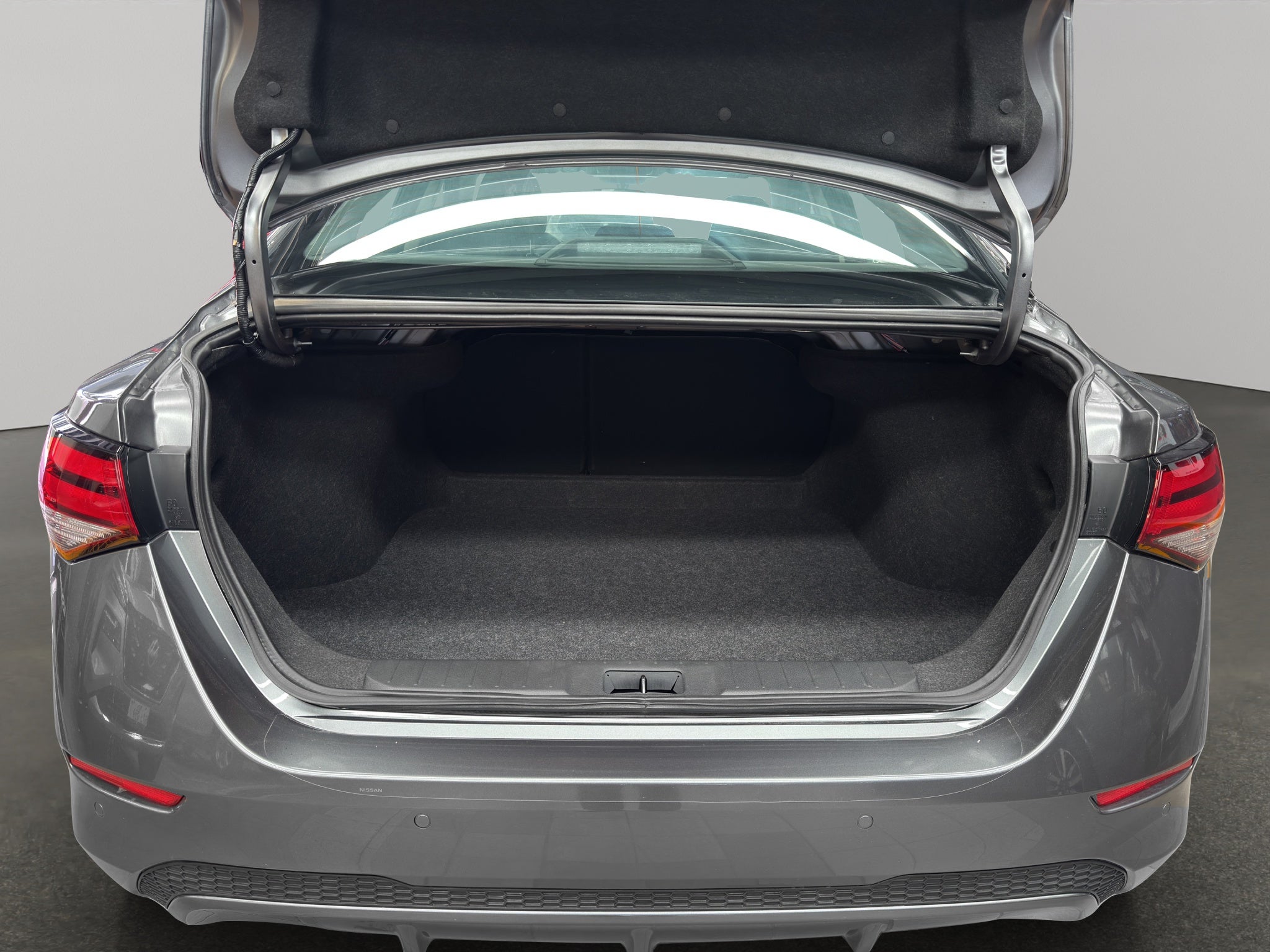 2025 Nissan Sentra 4 pts. Advance, TM6, a/ac., f. niebla, RA-16 (línea anterior)