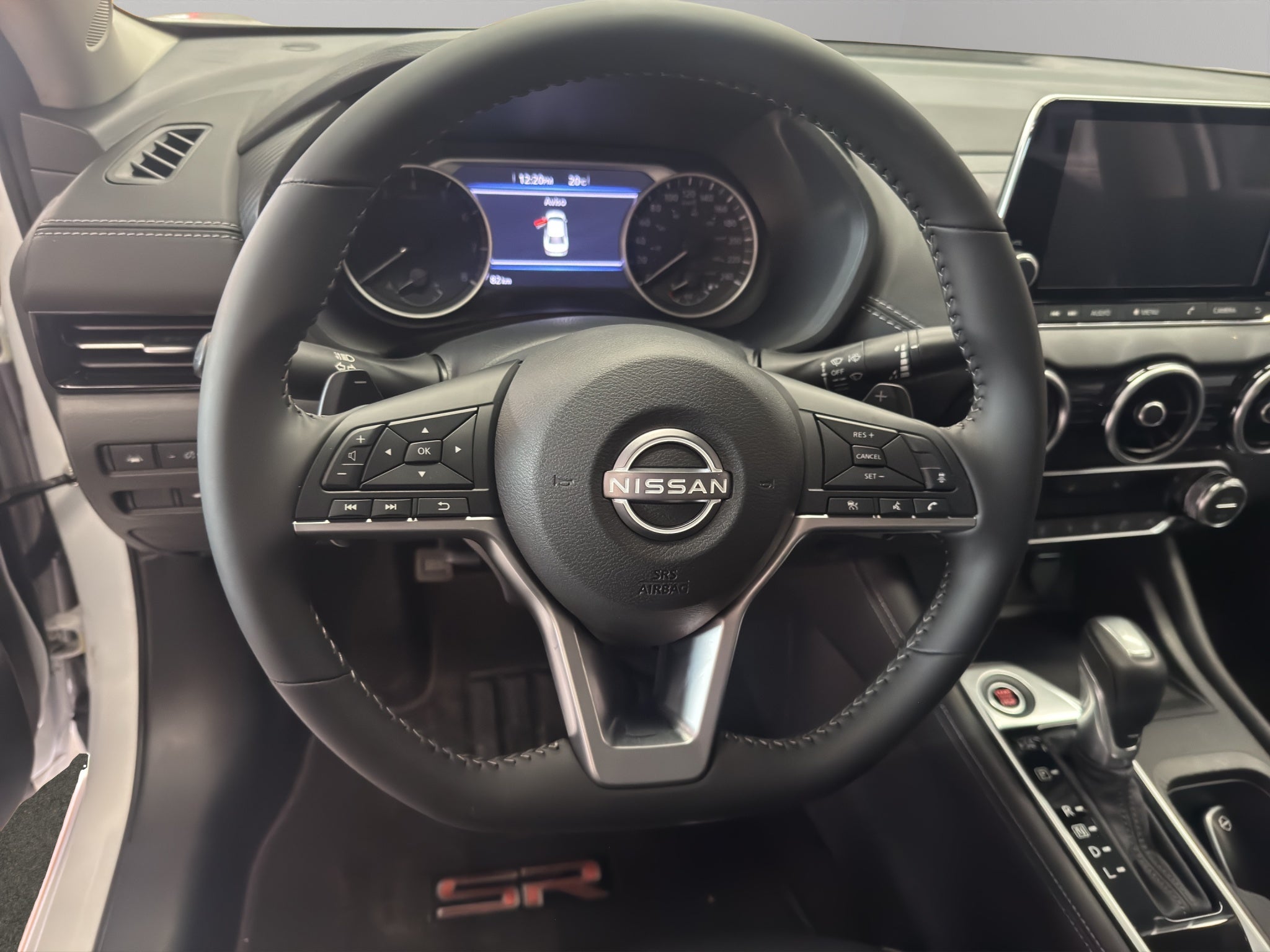 2025 Nissan Sentra 4 pts. SR Platinum, TA, a/ac. Aut., piel, QC, s. Bose, f. led, RA-18 (línea anterior)
