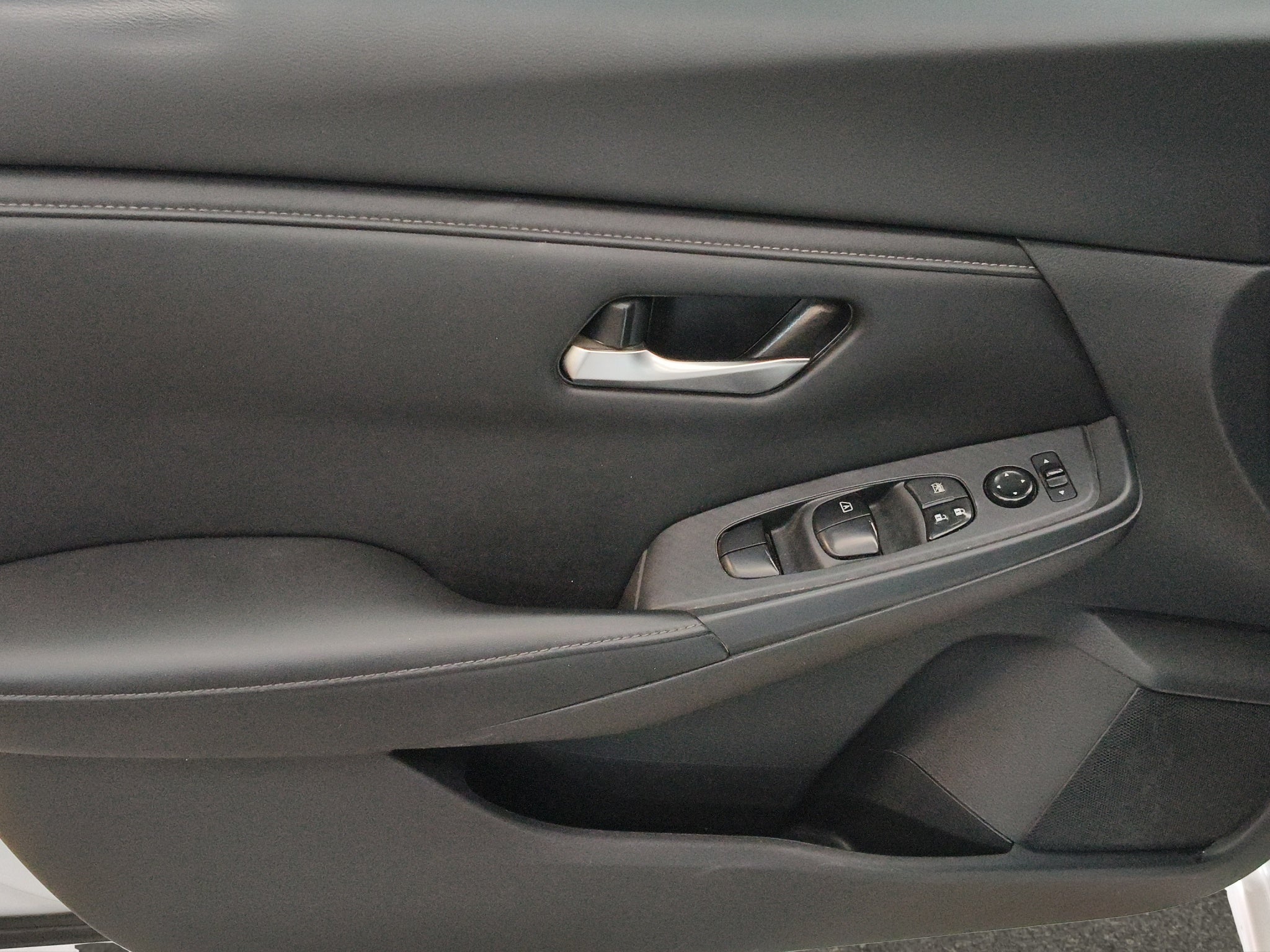 2022 Nissan Sentra 4 pts. Advance, TM6, a/ac., f. niebla, RA-16