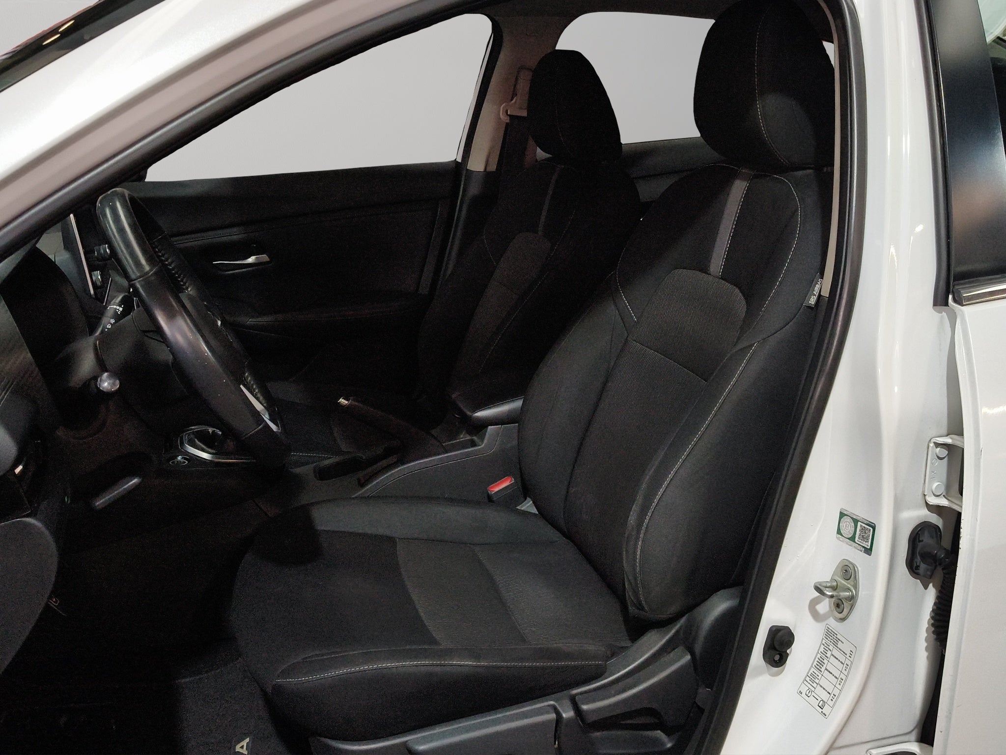 2022 Nissan Sentra 4 pts. Advance, TM6, a/ac., f. niebla, RA-16